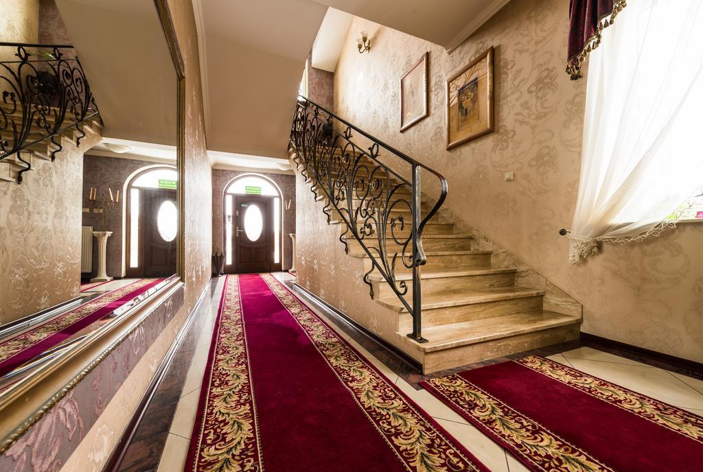 Hotel Palac Akropol ลูบลิน ภายนอก รูปภาพ