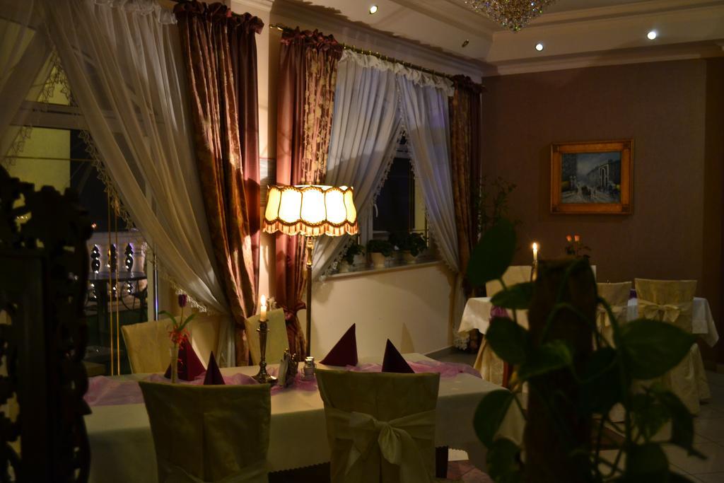 Hotel Palac Akropol ลูบลิน ภายนอก รูปภาพ