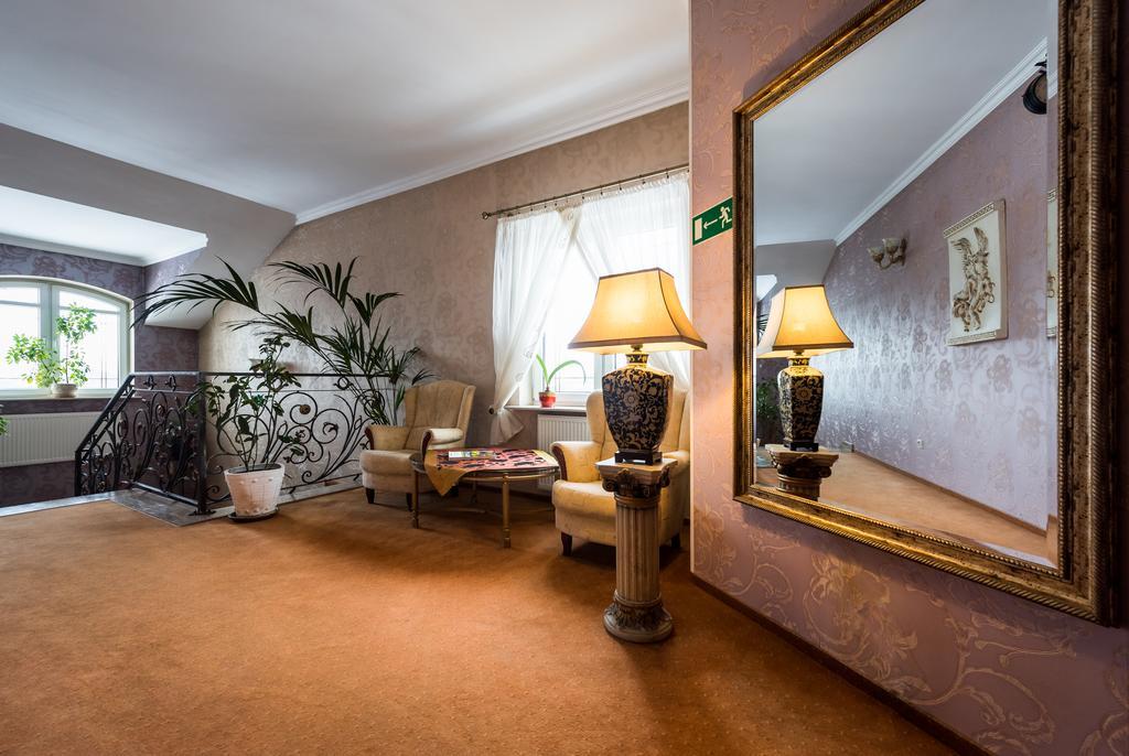 Hotel Palac Akropol ลูบลิน ภายนอก รูปภาพ