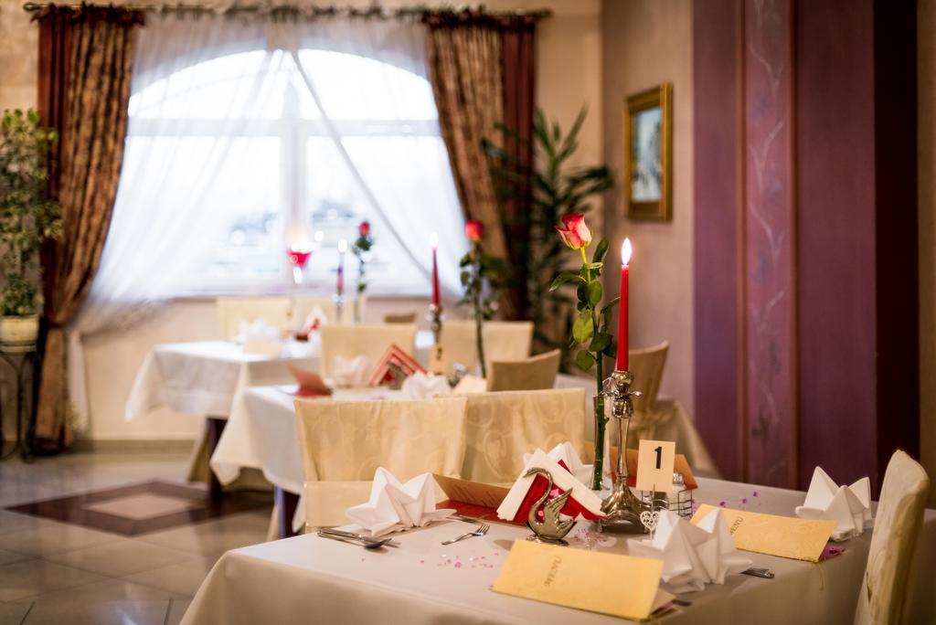 Hotel Palac Akropol ลูบลิน ภายนอก รูปภาพ