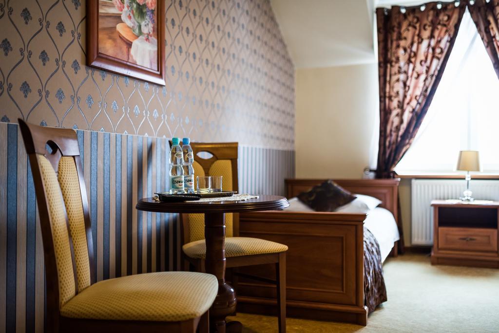Hotel Palac Akropol ลูบลิน ภายนอก รูปภาพ
