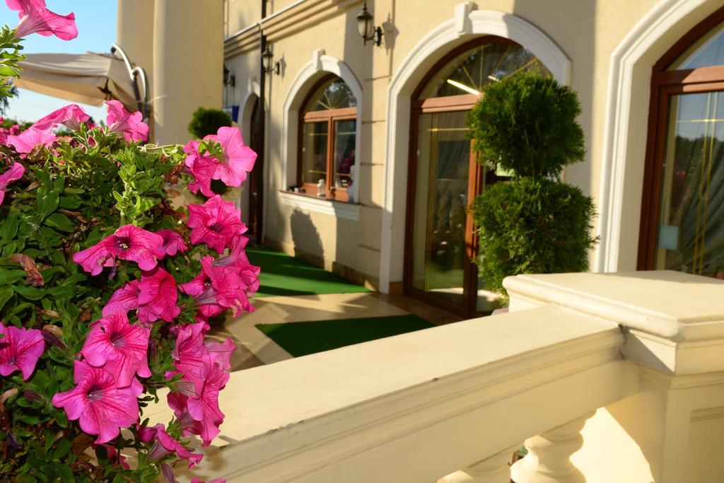 Hotel Palac Akropol ลูบลิน ภายนอก รูปภาพ